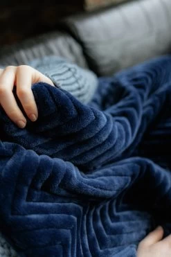 Dreamland Deluxe Velvet Royal Blue Heated Throw - Large -Home Furnishings Store 3340901 R Z015A